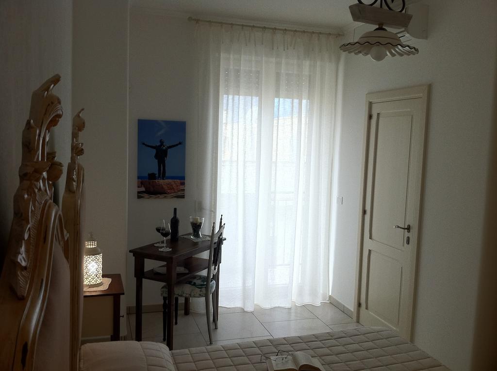 Dimora Delle Rondini Bed & Breakfast Polignano a Mare Cameră foto